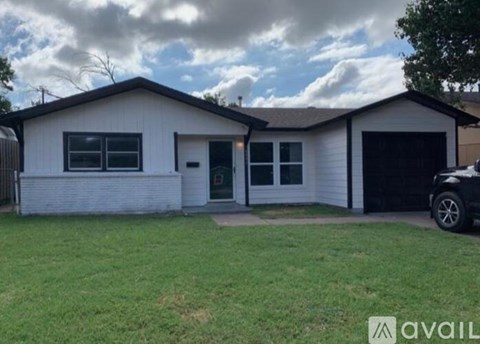 5040 Mccart Avenue 3 Beds Apartment for Rent
