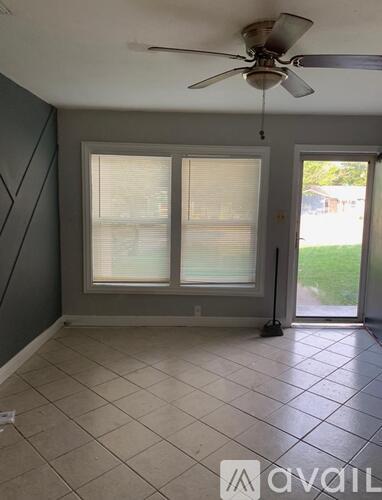 5040 McCart Avenue 3 Beds Single Family Home for Rent - Photo gallery 2