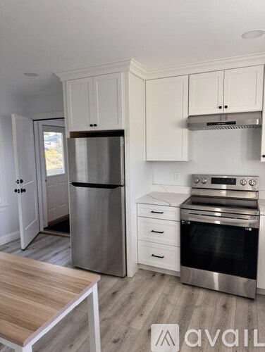 65 Ossipee Trail East 3 Beds Apartment for Rent