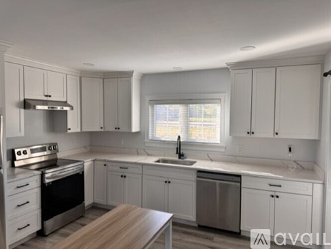 65 Ossipee Trail East 3 Beds Apartment for Rent