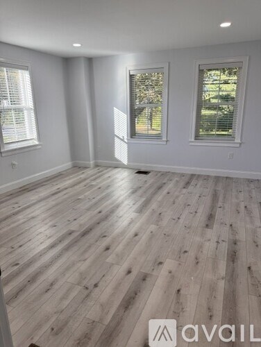 65 Ossipee Trail East 3 Beds Apartment for Rent