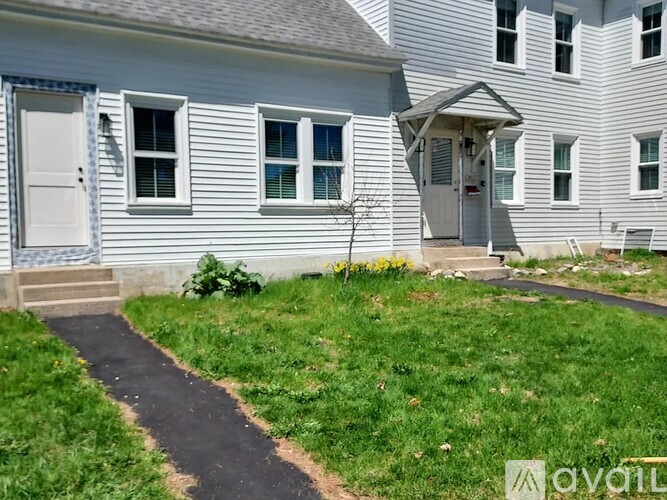 65 Ossipee Trail East 2 Beds Apartment for Rent - Photo gallery 1