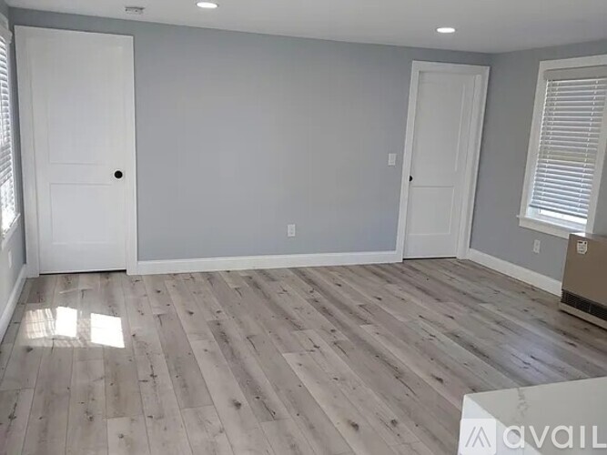 65 Ossipee Trail East 2 Beds Apartment for Rent - Photo gallery 3