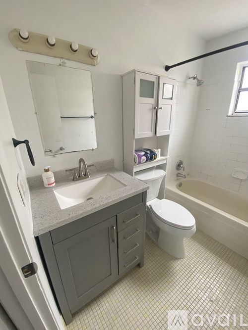 1061 Southeast Monterey Road 1 Single Family Home for Rent - Photo gallery 3