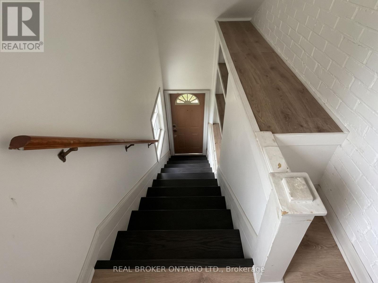 2 bedroom apartment - UPPER - 23 SECOND STREET Upper, New Tecumseth (Beeton) 2