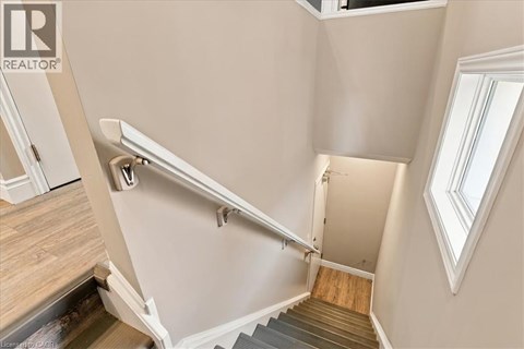 17 EBY Street S Unit# Upper 3 Beds Apartment for Rent