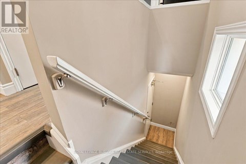 UPPER - 17 EBY STREET S 3 Beds Apartment for Rent