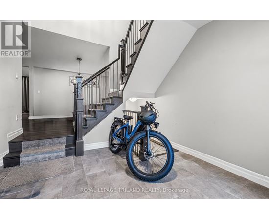 167 - 1061 EAGLETRACE DRIVE 3 Beds Condo, Home for Rent - Photo gallery 5