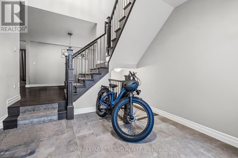 167 - 1061 EAGLETRACE DRIVE 3 Beds Apartment for Rent
