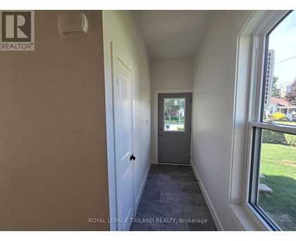 1 - 245 ROSS STREET 1 Home, Multifamily, Triplex for Rent - Photo gallery 3