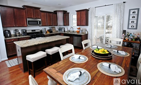 7417 Willow View Lane 2 Beds Apartment for Rent