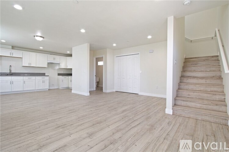 10015 Baring Cross St 3 Beds Single Family Home for Rent - Photo gallery 2