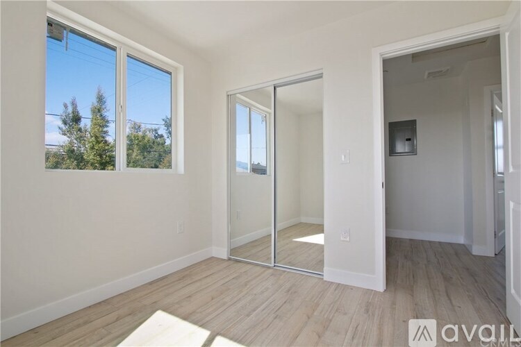10015 Baring Cross St 3 Beds Single Family Home for Rent - Photo gallery 3