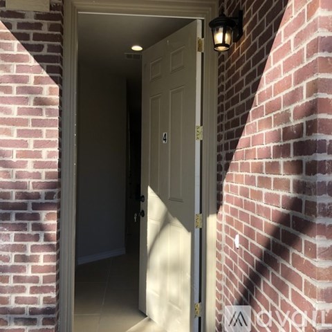 123 S Center St 3 Beds Apartment for Rent