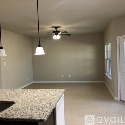 123 S Center St 3 Beds Apartment for Rent