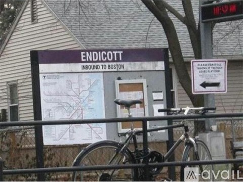 A sign for Endicott inbound to Boston is displayed.