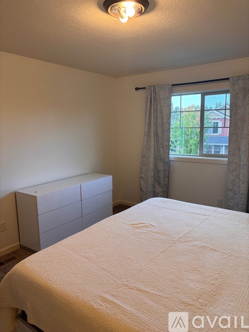 12719 Northeast 53rd Street 1 Apartment for Rent - Photo gallery 5