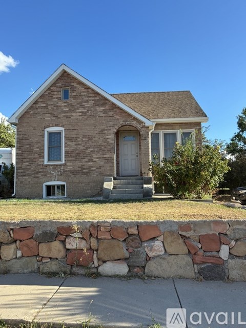 102 E 400 S 3 Beds Apartment for Rent