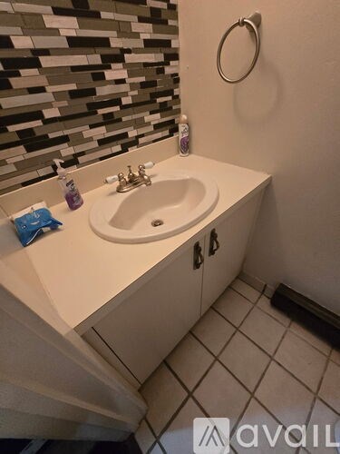 585 Park Road 2 Beds Apartment for Rent