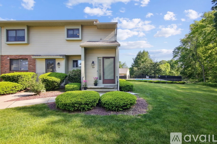 109 Summer Hill Drive 2 Beds Condo for Rent - Photo gallery 3