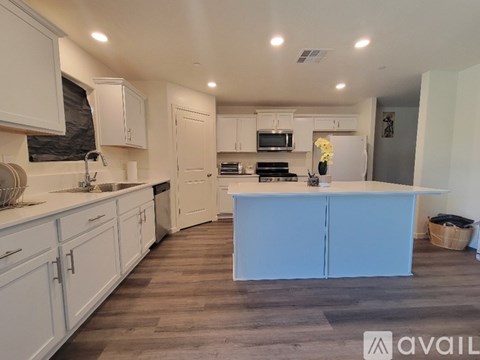 675 Veronica St 4 Beds Apartment for Rent