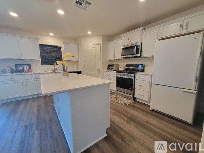 675 Veronica St 4 Beds Single Family Home for Rent - Photo gallery 3