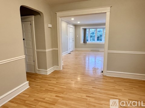 117 East Holly 3 Beds Apartment for Rent