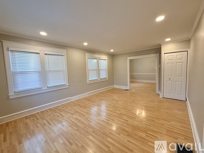 117 East Holly 3 Beds Single Family Home for Rent - Photo gallery 4