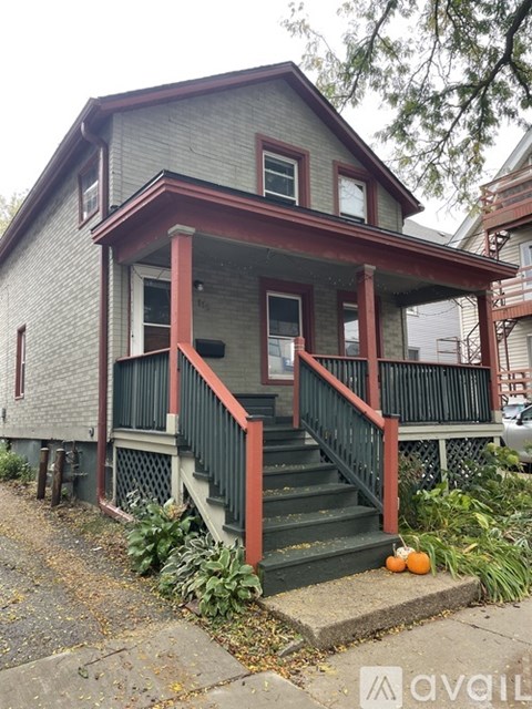 115 N Bedford St 3 Beds Apartment for Rent