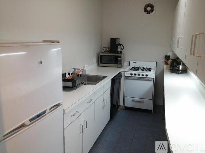 1000 Memorial Dr 3 Beds Apartment for Rent - Photo gallery 1
