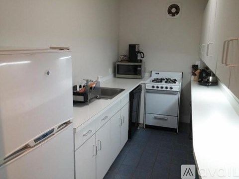 1000 Memorial Dr 3 Beds Apartment for Rent
