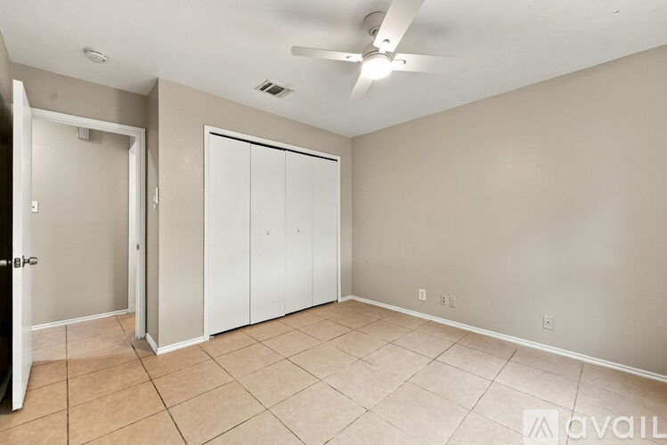12212 Ridge Crown St 2 Beds Single Family Home for Rent - Photo gallery 5