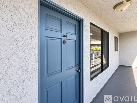 515 E Elmwood Ave 2 Beds Apartment for Rent
