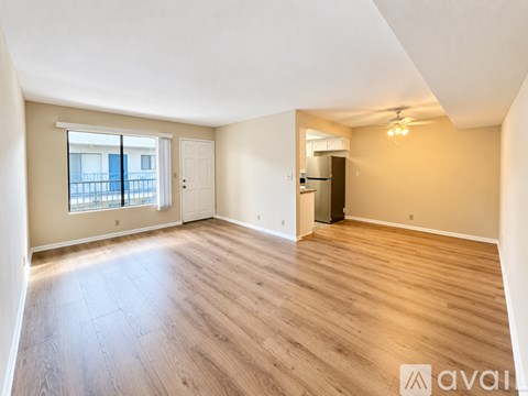 515 E Elmwood Ave 2 Beds Apartment for Rent