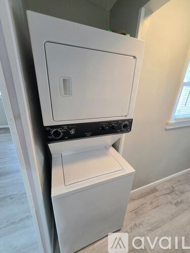 319 E College St 3 Beds Apartment for Rent
