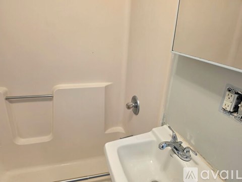 319 E College St 3 Beds Apartment for Rent