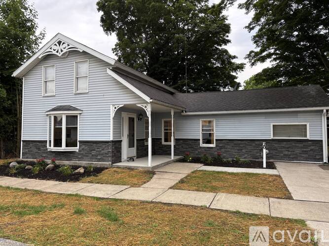20 W 5th St 4 Beds Single Family Home for Rent - Photo gallery 1