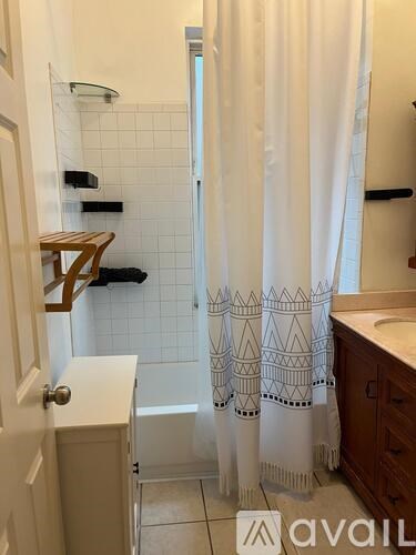 4429 South Calumet Avenue 4 Beds Apartment for Rent
