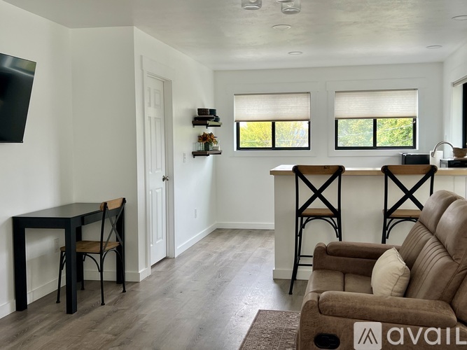 420 North 6th Avenue Studio Single Family Home for Rent - Photo gallery 1