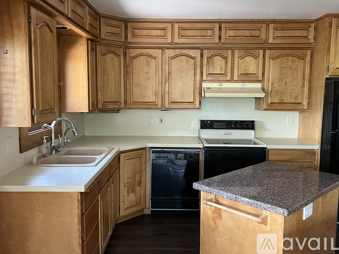 656 Leisure Drive 4 Beds Single Family Home for Rent - Photo gallery 2