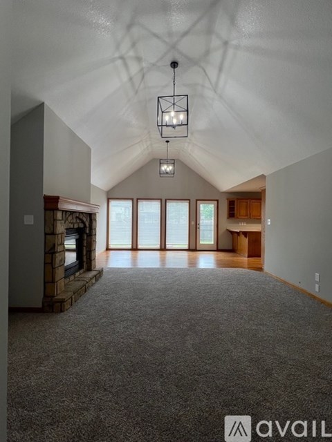 1307 SE Scenic Dr 3 Beds Apartment for Rent