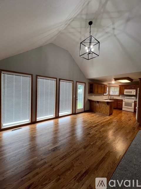 1307 SE Scenic Dr 3 Beds Apartment for Rent