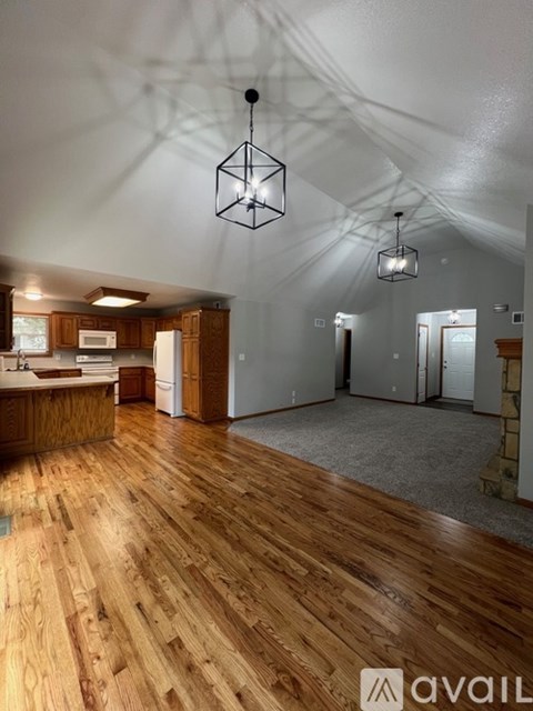 1307 SE Scenic Dr 3 Beds Apartment for Rent