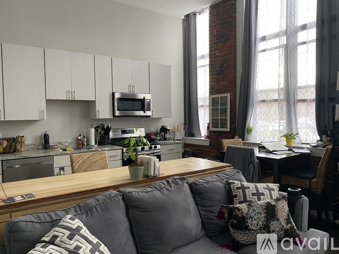 685 Lawrence Street 1 Apartment for Rent - Photo gallery 5
