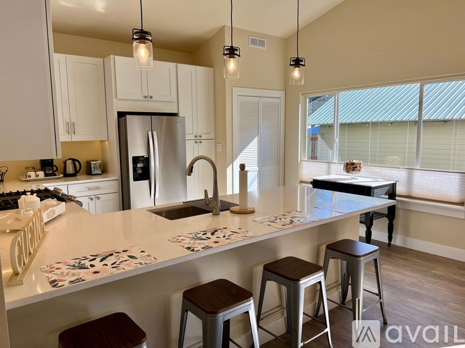 420 Euclid Avenue 2 Beds Single Family Home for Rent - Photo gallery 1