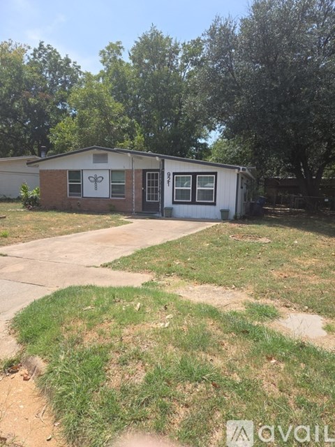 921 Leeper Drive 3 Beds Apartment for Rent