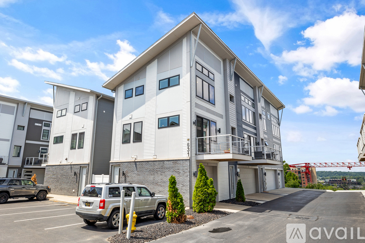 631 Fairview Ave NE 1 Condo for Rent - Photo gallery 2