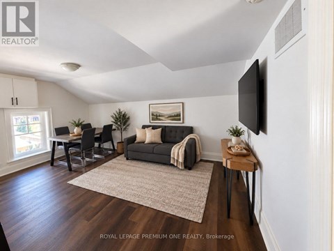 UPPER - 10496 ISLINGTON AVENUE 2 Beds Apartment for Rent