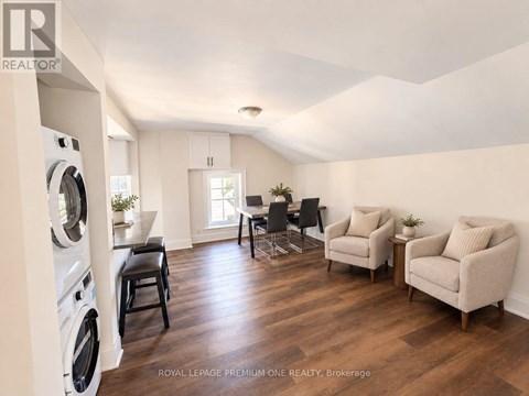 UPPER - 10496 ISLINGTON AVENUE 2 Beds Apartment for Rent