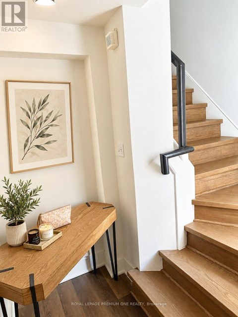 UPPER - 10496 ISLINGTON AVENUE 2 Beds Apartment for Rent